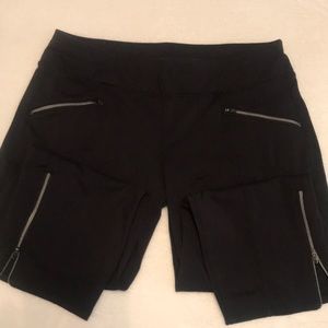 Athleta Metro Zipper Capris